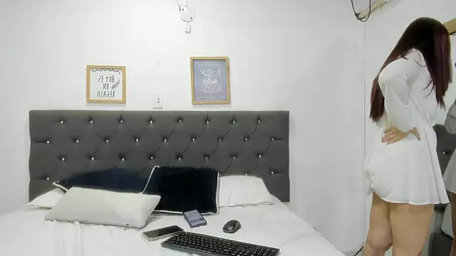 EsmeraldaNaim webcam