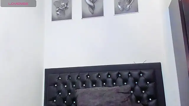kriixtybrown webcam stripchat model stream image