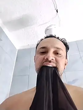 alejomoretti - AlejoMoretti's free webcam - UK Sex Cams