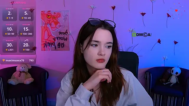 liana_kisses (F teen) - show tits