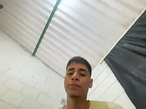 max_thehorsedick - Max_TheHorseDick's free webcam