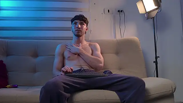 Noah_Oliveira_