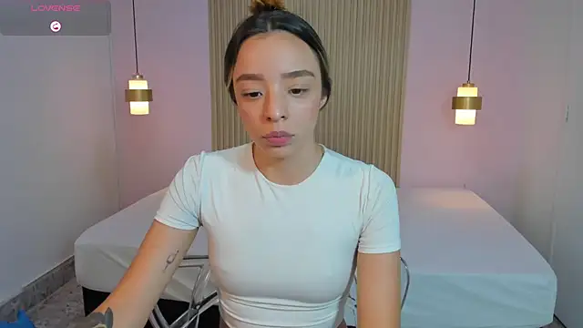 aliceross0 - AliceRoss0's free webcam - UK Sex Cams