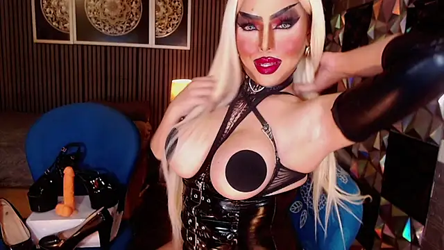 Modèle: BigCockLatinaTS