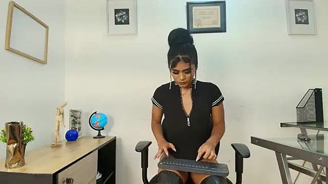 Model: AilynCifuentes