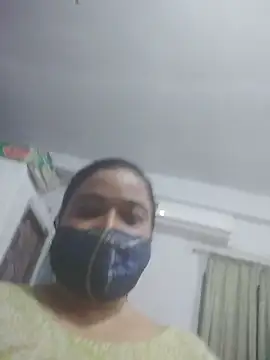 momo_loves webcam