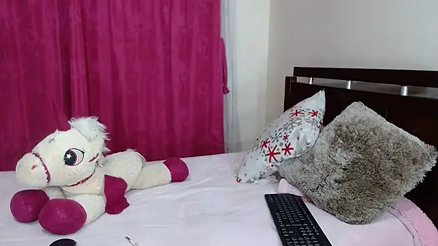 petitolivia - Petitolivia's free webcam