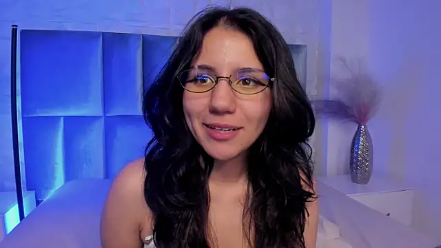 HollyPeach webcam