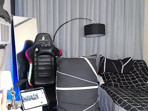 alexsuckable01