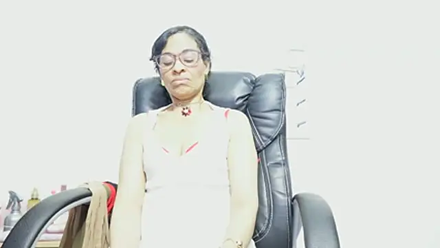 Aries_Mature webcam