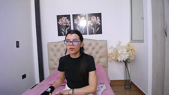 pinky_f00x - Pinky_f00x's free webcam - UK Sex Cams