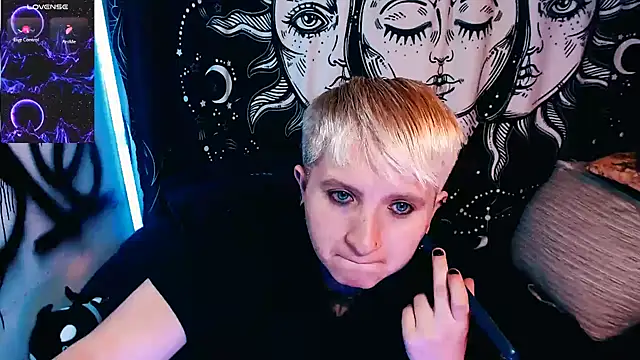 Model: Marieblueeyes
