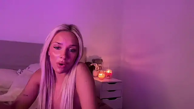 Naughtyblondex webcam