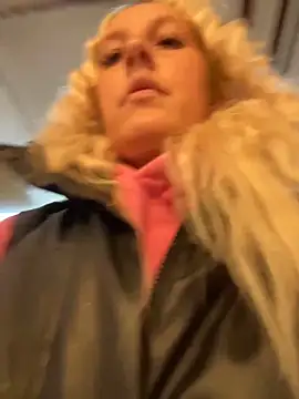 merlindave (F young) - Finger pussy/naked 🥵🥵🥵✌️✌️