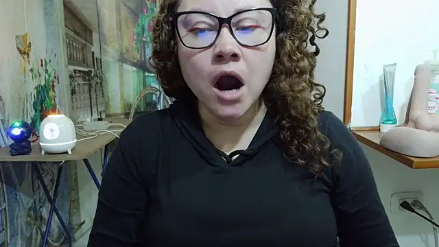 curly_greeneyed (F young) - Get Naked!!!