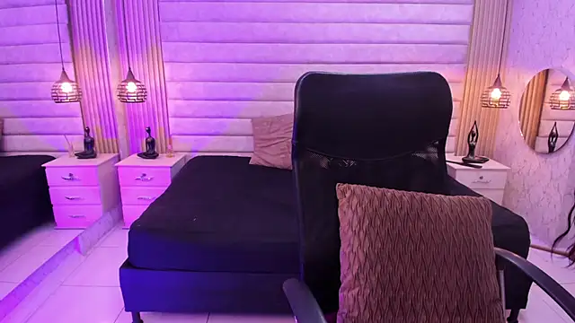 VictoriaaBlair webcam