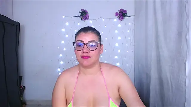 Watch valeriasquirt live on EroticFlix - High definition streams