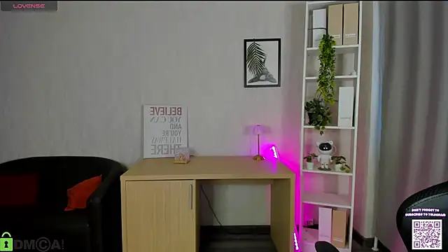 lessi_panic - Lessi_Panic's free webcam - UK Sex Cams