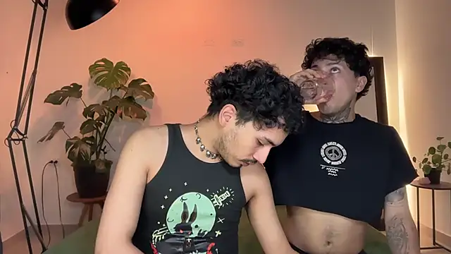 Gielyie2 - Couple webcam sex chat