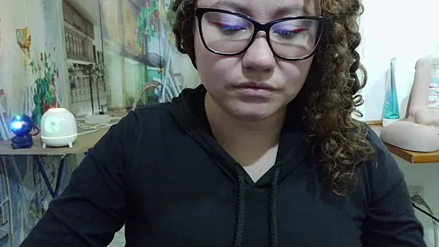 curly_greeneyed