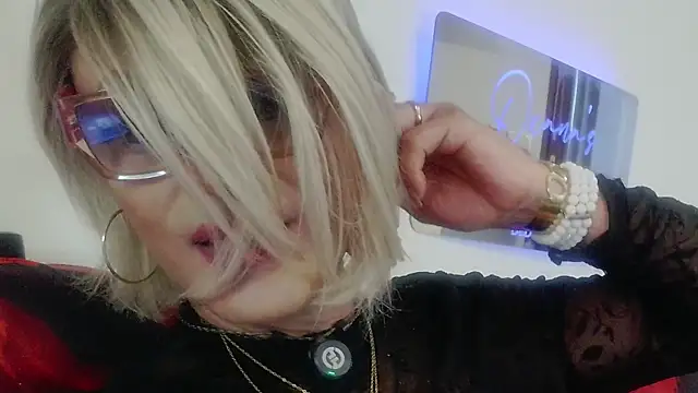 LadyOxana live sex cam