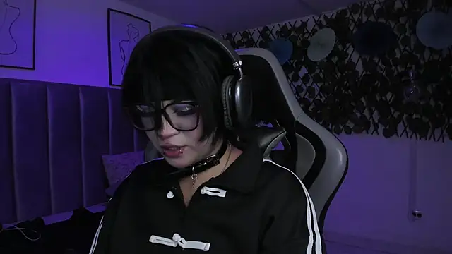 kitty_gang - Kitty_Gang's free webcam - UK Sex Cams