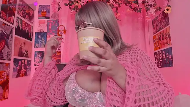 Watch MissCurvyTop live on EroticFlix - High definition streams