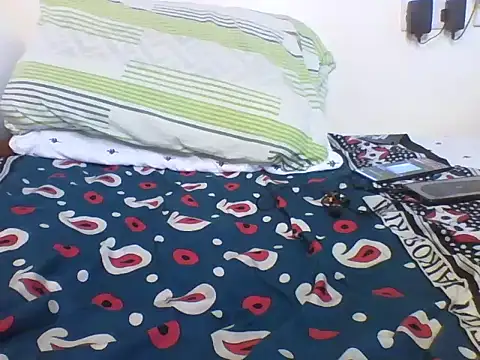 plittle2 - Plittle2's free webcam