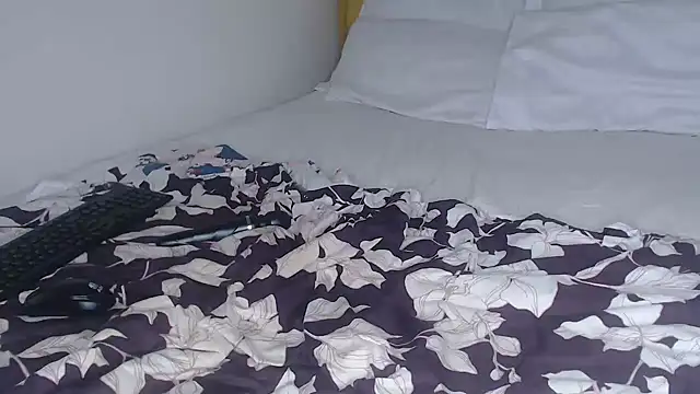 bella_2025 - Bella_2025's free webcam - UK Sex Cams