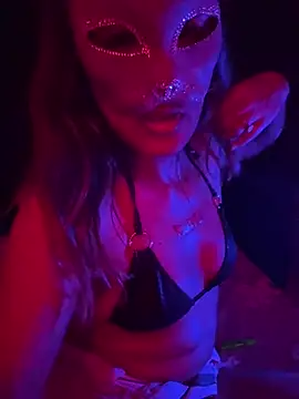 minnie_666 - MiNniE_666's free webcam - UK Sex Cams