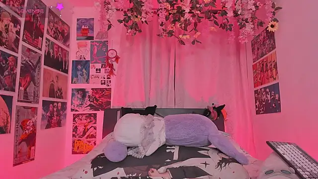 misscurvytop - MissCurvyTop's free webcam - UK Sex Cams