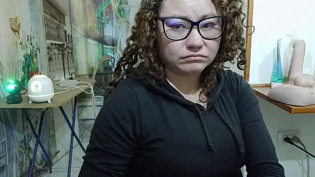 curly_greeneyed