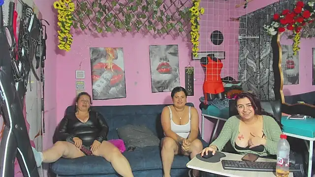 lesbiancuple - Lesbiancuple's free webcam