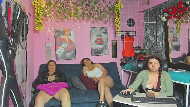 lesbiancuple - Lesbiancuple's free webcam