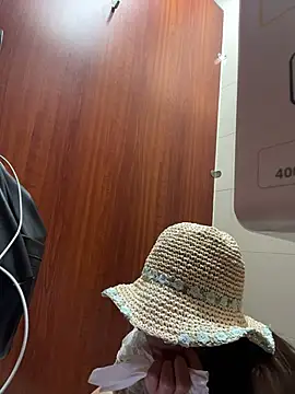 xiaochengzi505 (F milf) - 户外自慰