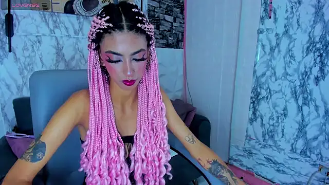 queen_cuarxxo - Queen_Cuarxxo's free webcam - UK Sex Cams