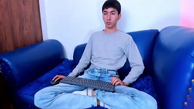 littlenerd18 - LittleNerd18's free webcam - UK Sex Cams
