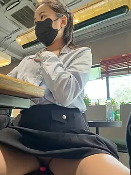 tina_995 (F young) - Reaching orgasm with four fingers with T