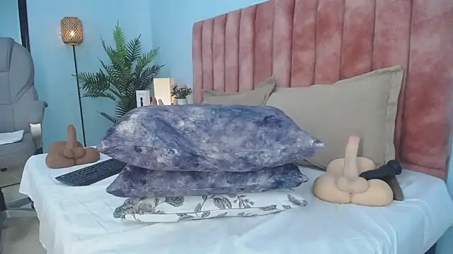 nana_levy (F milf) - clap oil covered buttock