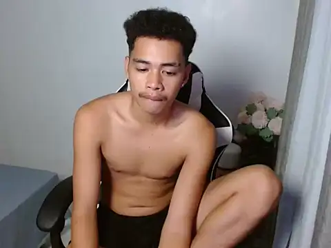 curlyasian_njxx