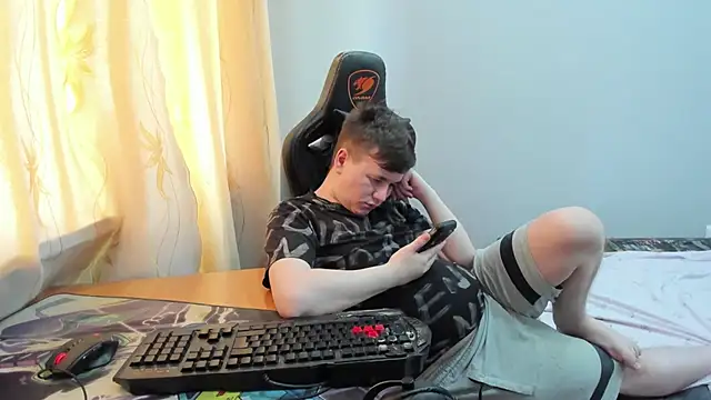 iliaskrislove - Iliaskrislove's free webcam - UK Sex Cams