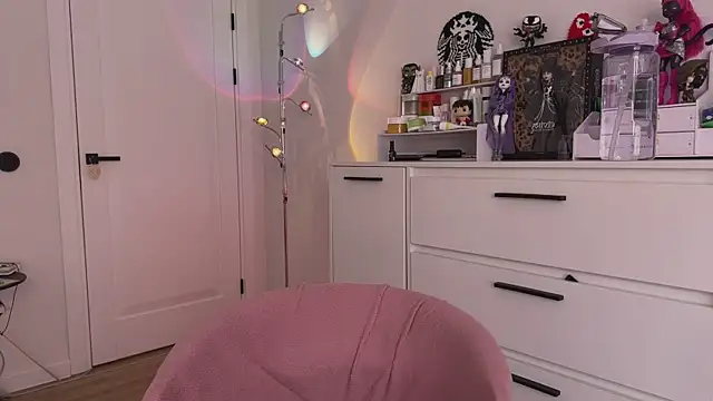 Anna_Six