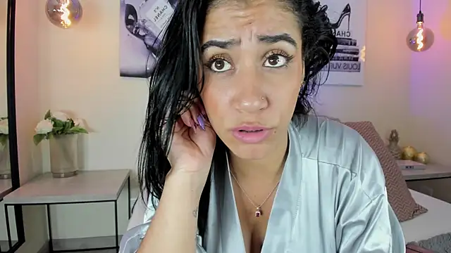 Samantha_hotly