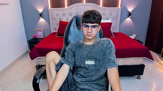 tommy18__ - Tommy18__'s free webcam - UK Sex Cams