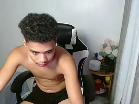 curlyasian_njxx