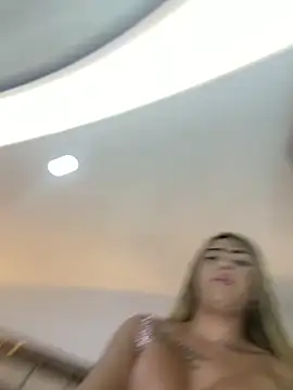 Sara_trans_hot webcam