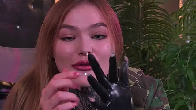 AriWild live sex cam
