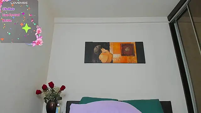 Watch GoldenLunaa live on EroticFlix - High definition streams