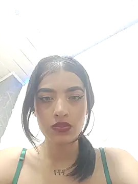Watch honeyluxe_ live on EroticFlix - High definition streams