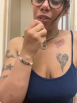 Desirae_Luciano webcam